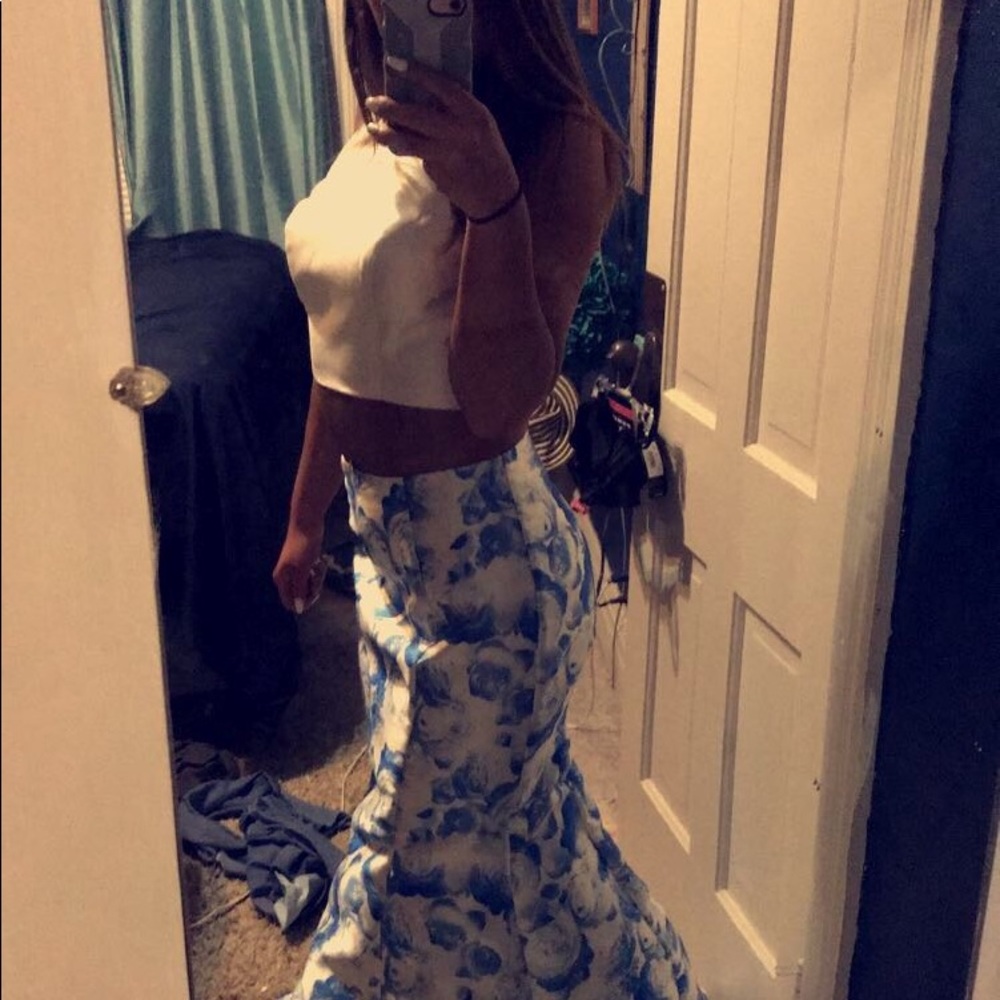 Prom dress - Picture 2 of 3